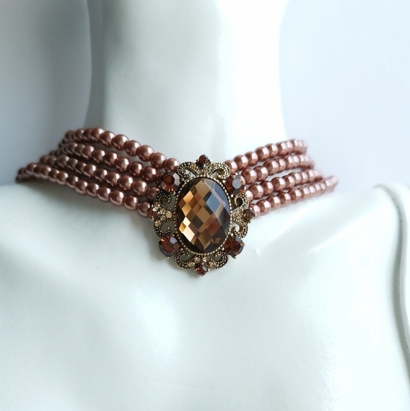 Pearl and Crystal choker necklace with medallion cocoa brown 🆕 - Picture 11 of 11